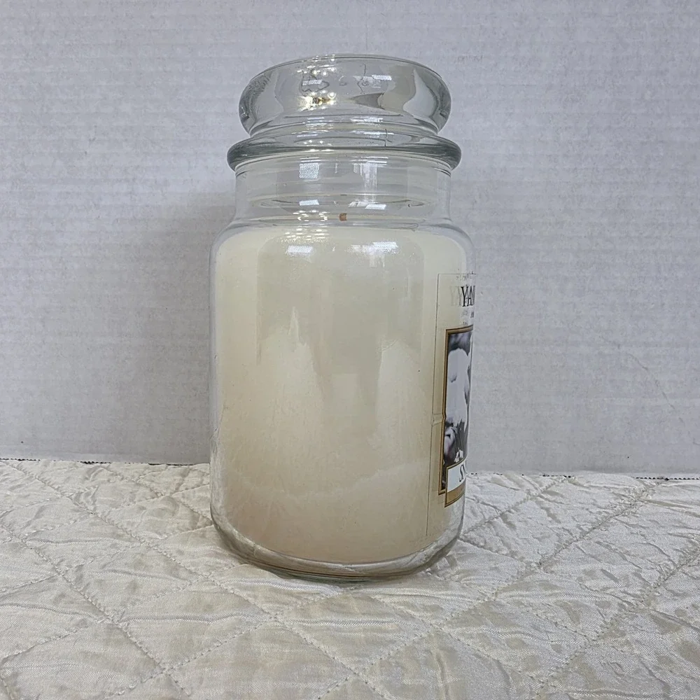 New Rare HTF Yankee Candle Snow Berry Jar Candle 22 Oz‎